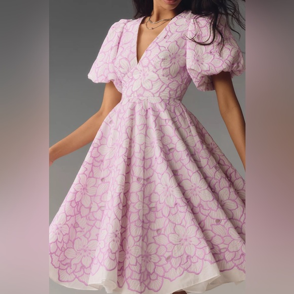 Anthropologie Dresses & Skirts - MAC DUGGAL
Puff-Sleeve V-Neck A-Line Knee-Length Dress Anthropologie